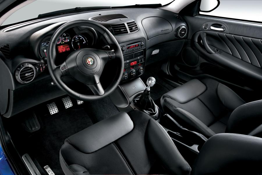 Торпедо Alfa Romeo GT Sport (937C) 2008 года  (фото 5 из 5)